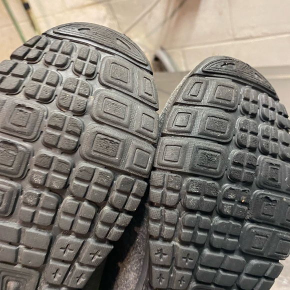 Ardene Move running shoes. Size 8 - Picture 5 of 5